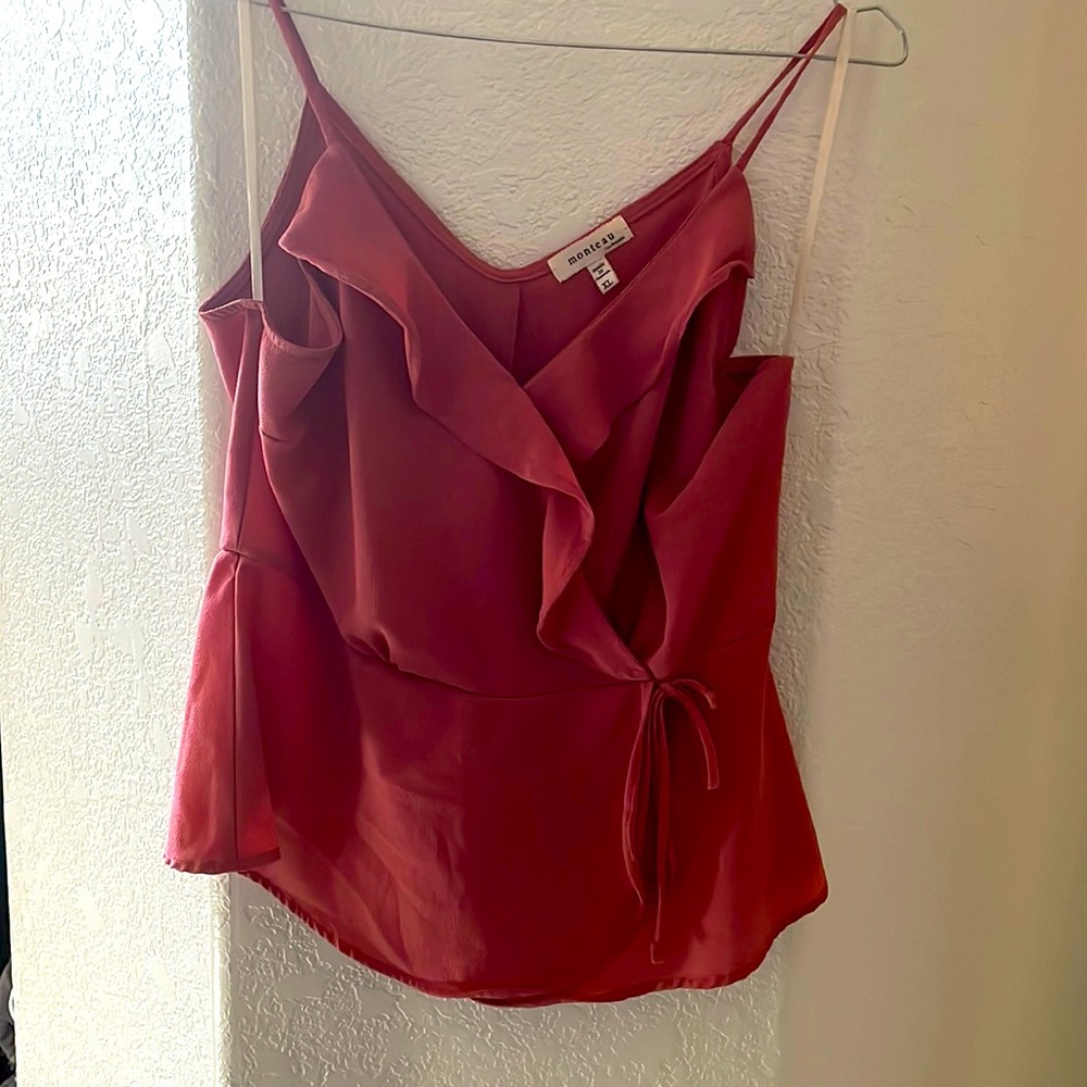 Cute blouse for date night